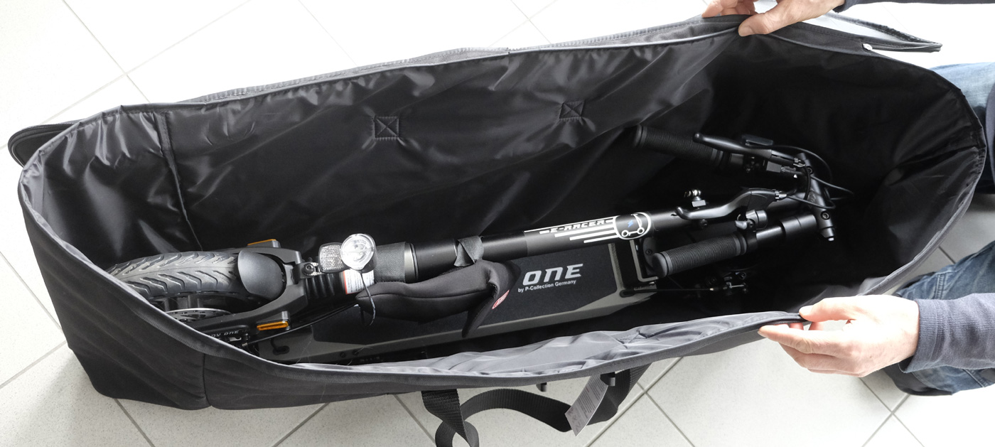 Tragetasche für E-Scooter mit abklappbaren Lenkerenden