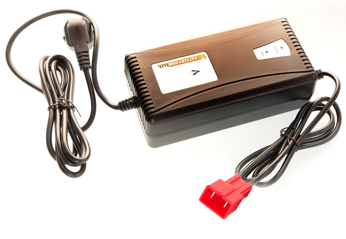 Ladegeraet  TRAVELSCOOT® fuer Bleiakkus - roter Stecker