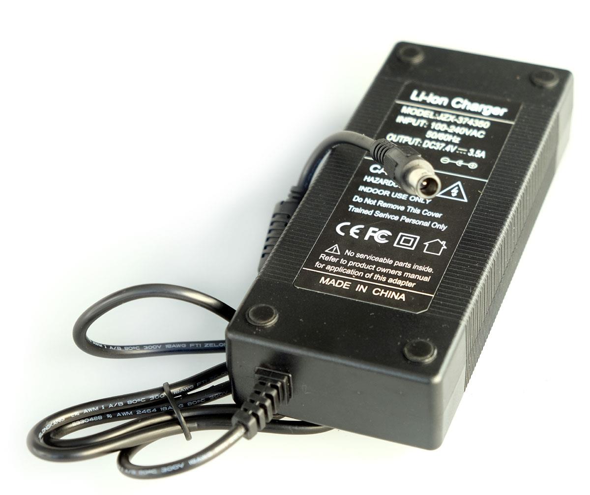 E-TWOW Charger 37,4V 3,5A Li-Ion mit 8 mm Hohlstecker E-TWOW Charger 37,4V 3,5A Li-Ion mit 8 mm Hohlstecker